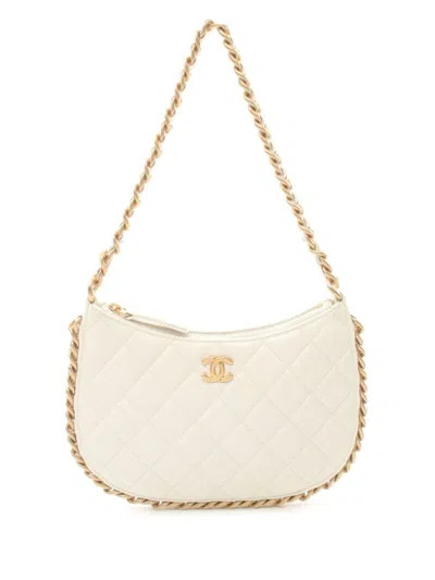 Pre-owned Chanel 2021 Diamond-quilted Shoulder Bag In 白色