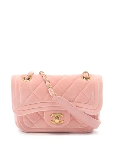 Pre-owned Chanel 2021 Diamond-quilted Shoulder Bag In ピンク
