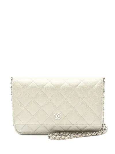 Pre-owned Chanel 2021 Diamond-quilted Wallet In Neutrals