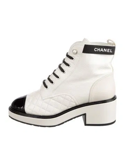 Pre-owned Chanel 2021 Faux Pearl Accents Combat Boots In Black/white