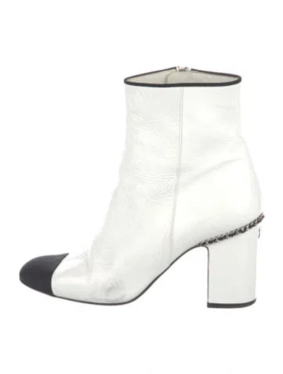 Pre-owned Chanel 2021 Interlocking Cc Logo Boots In White
