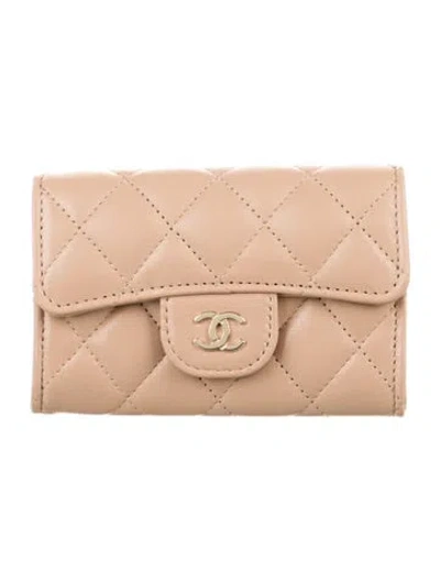 Pre-owned Chanel 2021 Interlocking Cc Logo Card Holder In Neutrals