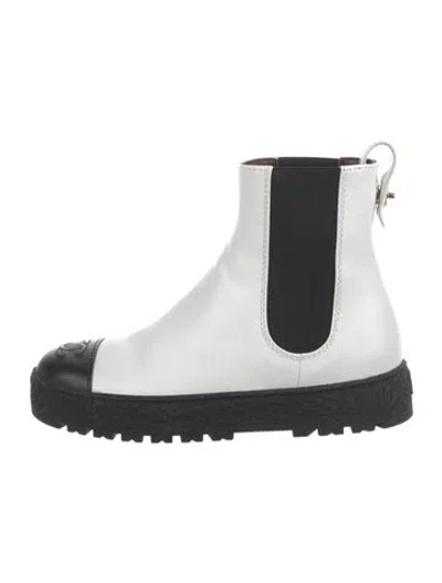 Pre-owned Chanel 2021 Interlocking Cc Logo Chelsea Boots In White