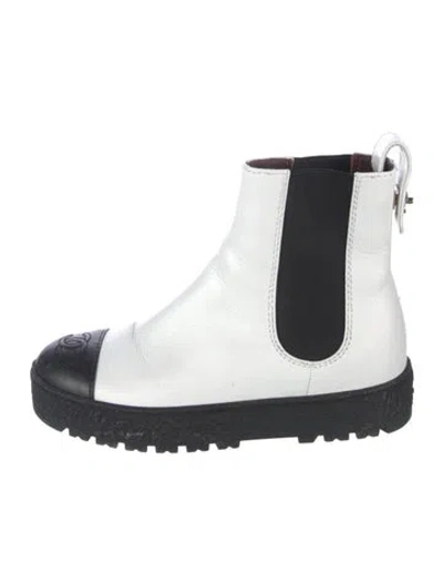 Pre-owned Chanel 2021 Interlocking Cc Logo Chelsea Boots In White