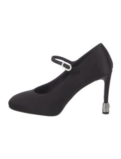 Pre-owned Chanel 2021 Interlocking Cc Logo Pumps In Black