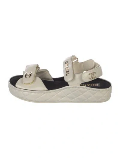 Pre-owned Chanel 2021 Interlocking Cc Logo Sandals In White