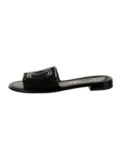 Pre-owned Chanel 2021 Interlocking Cc Logo Slides In Black