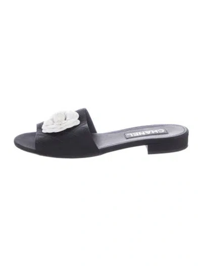 Pre-owned Chanel 2021 Interlocking Cc Logo Slides In Black