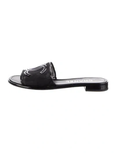 Pre-owned Chanel 2021 Interlocking Cc Logo Slides In Black