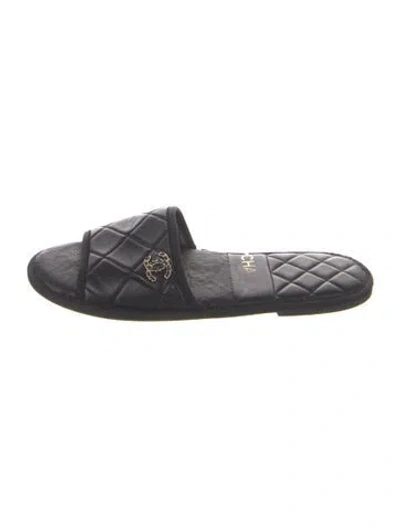 Pre-owned Chanel 2021 Interlocking Cc Logo Slides In Black