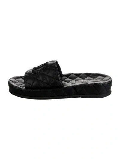 Pre-owned Chanel 2021 Interlocking Cc Logo Slides In Black