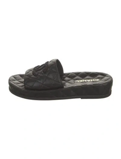 Pre-owned Chanel 2021 Interlocking Cc Logo Slides In Black