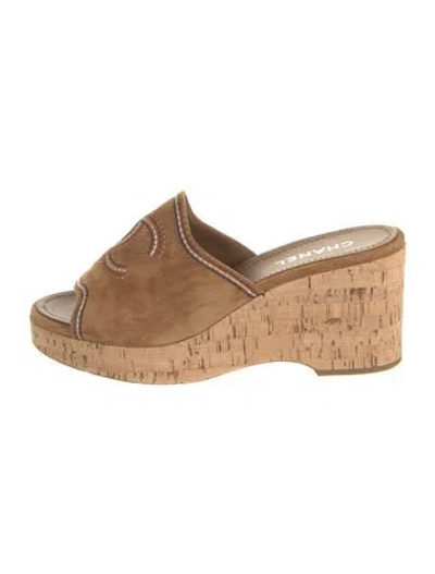 Pre-owned Chanel 2021 Interlocking Cc Logo Slides In Brown