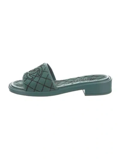 Pre-owned Chanel 2021 Interlocking Cc Logo Slides In Green