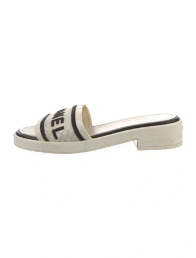 Pre-owned Chanel 2021 Interlocking Cc Logo Slides In White