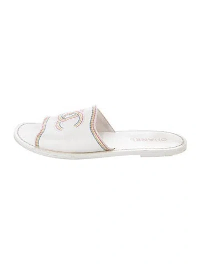 Pre-owned Chanel 2021 Interlocking Cc Logo Slides In White