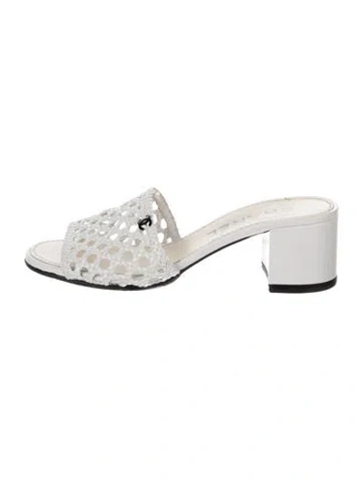 Pre-owned Chanel 2021 Interlocking Cc Logo Slides In White