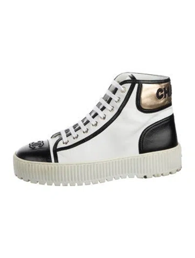 Pre-owned Chanel 2021 Interlocking Cc Logo Sneakers In White