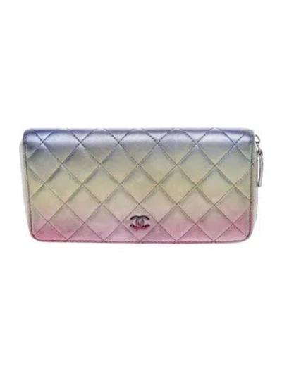 Pre-owned Chanel 2021-2022 Interlocking Cc Logo Wallet In Multi
