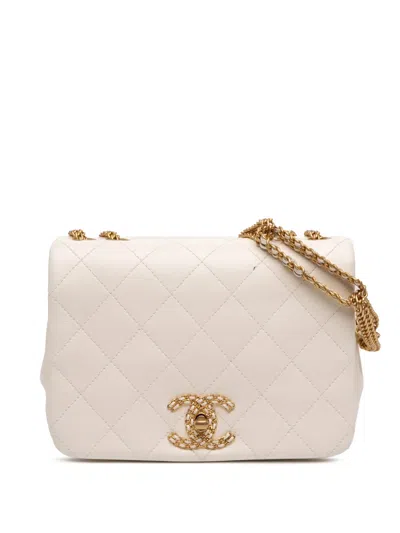Pre-owned Chanel 2021-2025 Small Quilted Lambskin On And On Chain Flap Shoulder Bag In White
