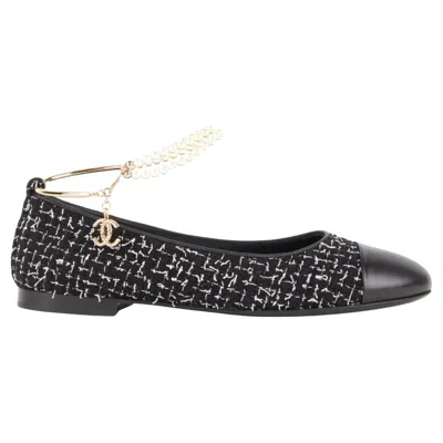 Pre-owned Chanel 2022 Ballet Flats Pearl Charm Ankle Straps Black White Tweed 40.5 New Box