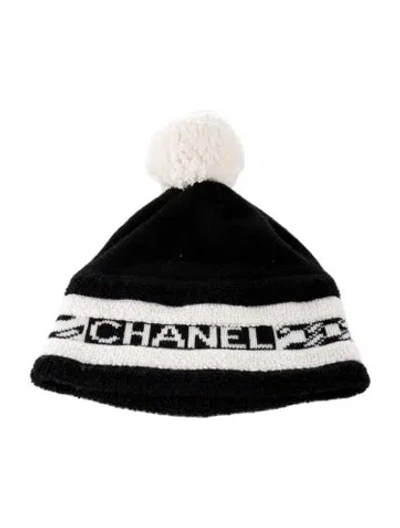 Pre-owned Chanel 2022 Cashmere Logo Beanie In Black/white