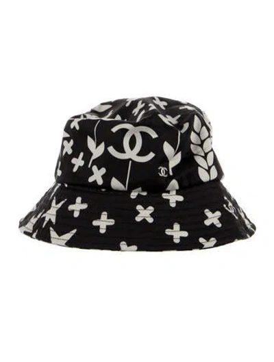 Pre-owned Chanel 2022 Cc Bucket Hat In Black