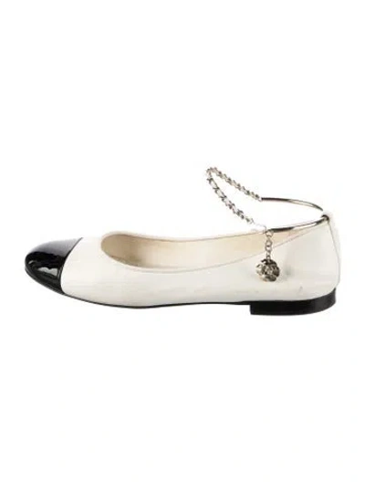 Pre-owned Chanel 2022 Interlocking Cc Logo Ballet Flats In Black/white