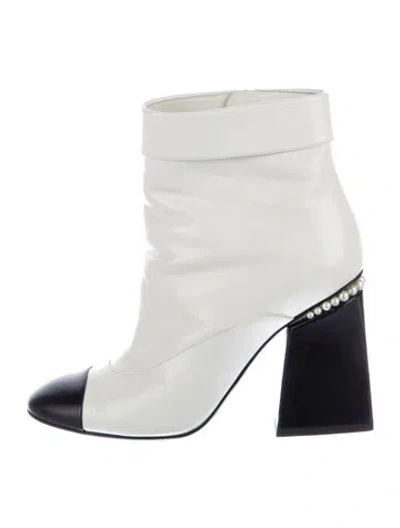 Pre-owned Chanel 2022 Interlocking Cc Logo Boots In White