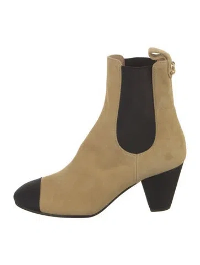 Pre-owned Chanel 2022 Interlocking Cc Logo Chelsea Boots In Neutral