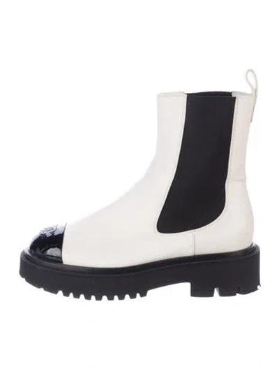Pre-owned Chanel 2022 Interlocking Cc Logo Chelsea Boots In White