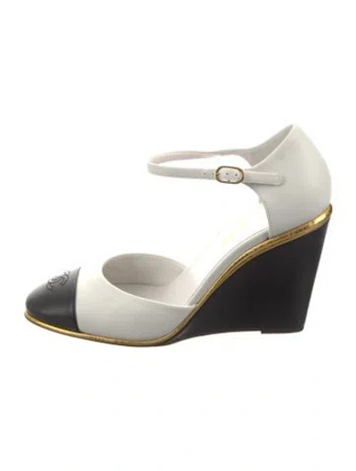 Pre-owned Chanel 2022 Interlocking Cc Logo D'orsay Pumps In White