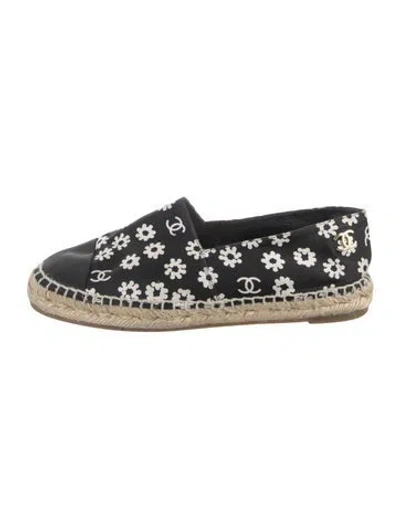 Pre-owned Chanel 2022 Interlocking Cc Logo Espadrilles In Black/neutrals