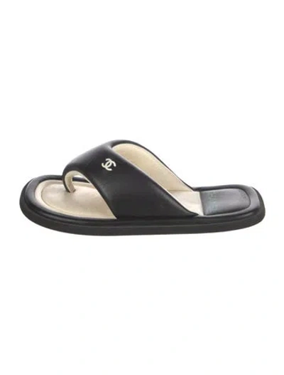 Pre-owned Chanel 2022 Interlocking Cc Logo Flip Flops In Black