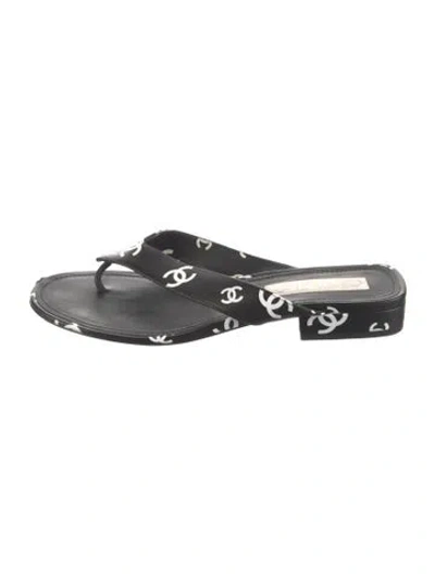 Pre-owned Chanel 2022 Interlocking Cc Logo Flip Flops In Black