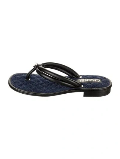 Pre-owned Chanel 2022 Interlocking Cc Logo Flip Flops In Black/blue