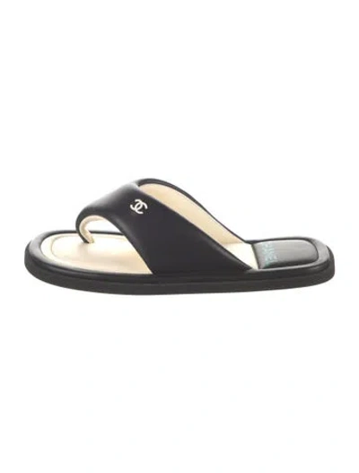 Pre-owned Chanel 2022 Interlocking Cc Logo Flip Flops W/ Tags In Black