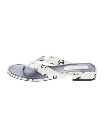 Pre-owned Chanel 2022 Interlocking Cc Logo Flip Flops In White