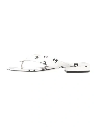 Pre-owned Chanel 2022 Interlocking Cc Logo Flip Flops In White