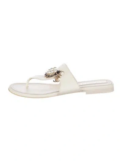 Pre-owned Chanel 2022 Interlocking Cc Logo Flip Flops In White