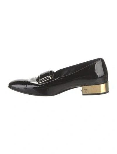 Pre-owned Chanel 2022 Interlocking Cc Logo Loafers In Black