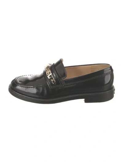 Pre-owned Chanel 2022 Interlocking Cc Logo Loafers In Black