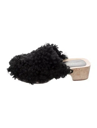 Pre-owned Chanel 2022 Interlocking Cc Logo Mules In Black