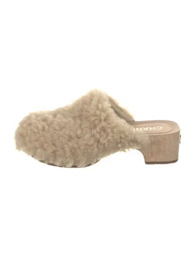 Pre-owned Chanel 2022 Interlocking Cc Logo Mules In Neutrals