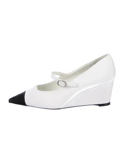 Pre-owned Chanel 2022 Interlocking Cc Logo Pumps In Multi