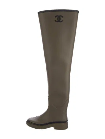 Pre-owned Chanel 2022 Interlocking Cc Logo Rain Boots In Neutral