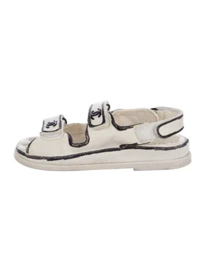 Pre-owned Chanel 2022 Interlocking Cc Logo Sandals In White