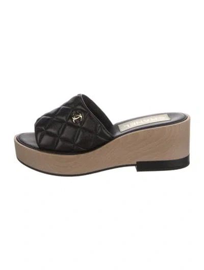 Pre-owned Chanel 2022 Interlocking Cc Logo Slides In Black