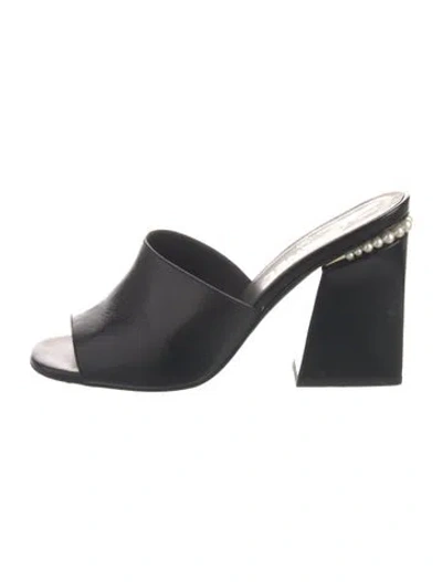 Pre-owned Chanel 2022 Interlocking Cc Logo Slides In Black