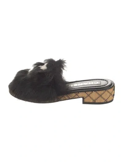Pre-owned Chanel 2022 Interlocking Cc Logo Slides In Black